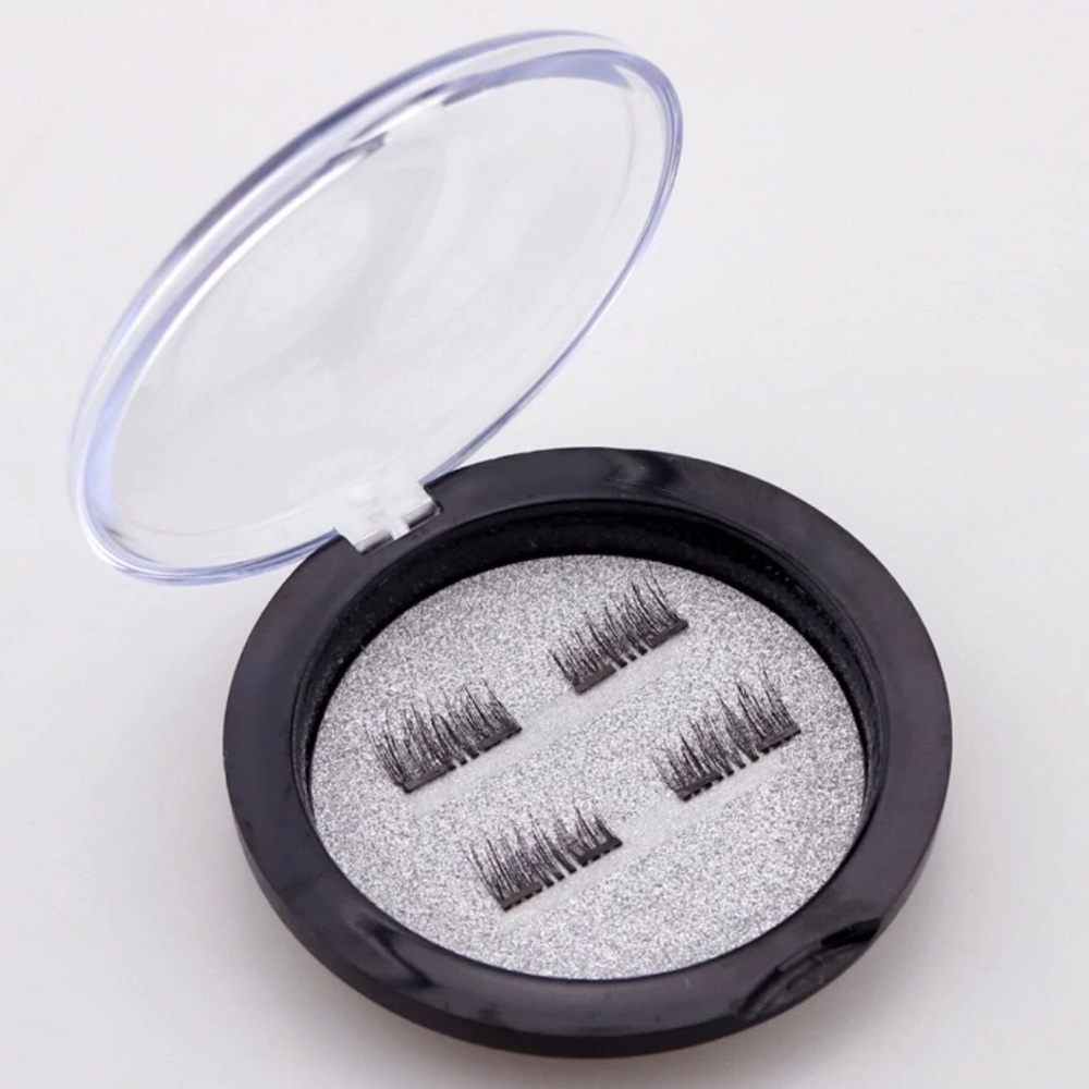 Magnetic false eyelashes